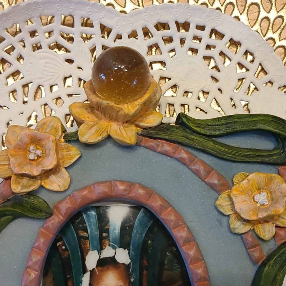 Noble Excellence Victoria's Garden 3D Floral Oval Photo Frame 3.5" x 5" x .5" - Picture 6 of 7